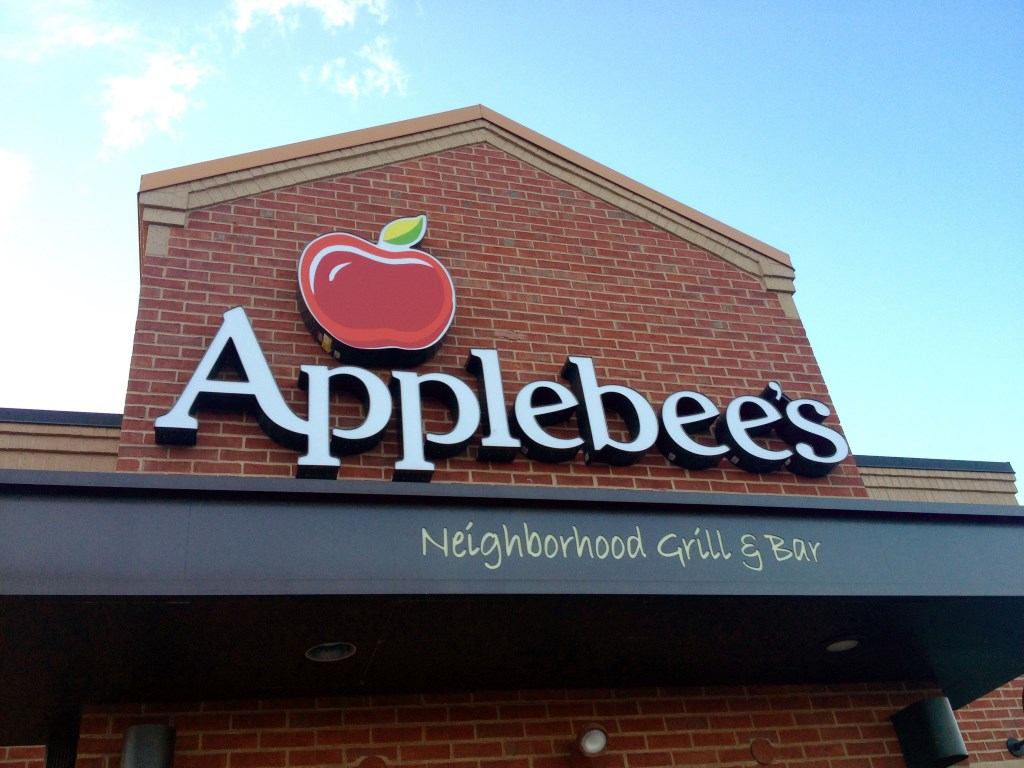 Weekly Happy Hour Applebee S For Cocktails Urban Milwaukee