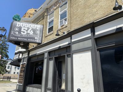 Dining: Dugout 54 Is a Winner