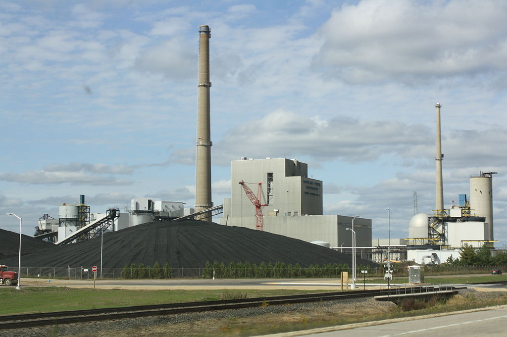 The La Crosse Boiling Water Reactor is located on the right, a decommissioned nuclear power station. Photo by Royalbroil.