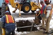 City of Madison crews replace lead service lines leading into a home. The city’s decade-long lead pipe replacement program, begun in 2001, is considered a model of how to remove harmful lead from municipal water systems. Current federal regulations require only replacement of utility-owned lead pipes, which can increase rather than decrease lead levels in water. Photo from the Madison Water Utility.