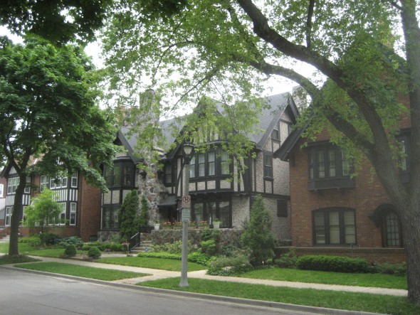 The Thomsen house [L} and its two neighbors to the east. Photo by Michael Horne.