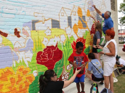 South Side Residents Create New Mural