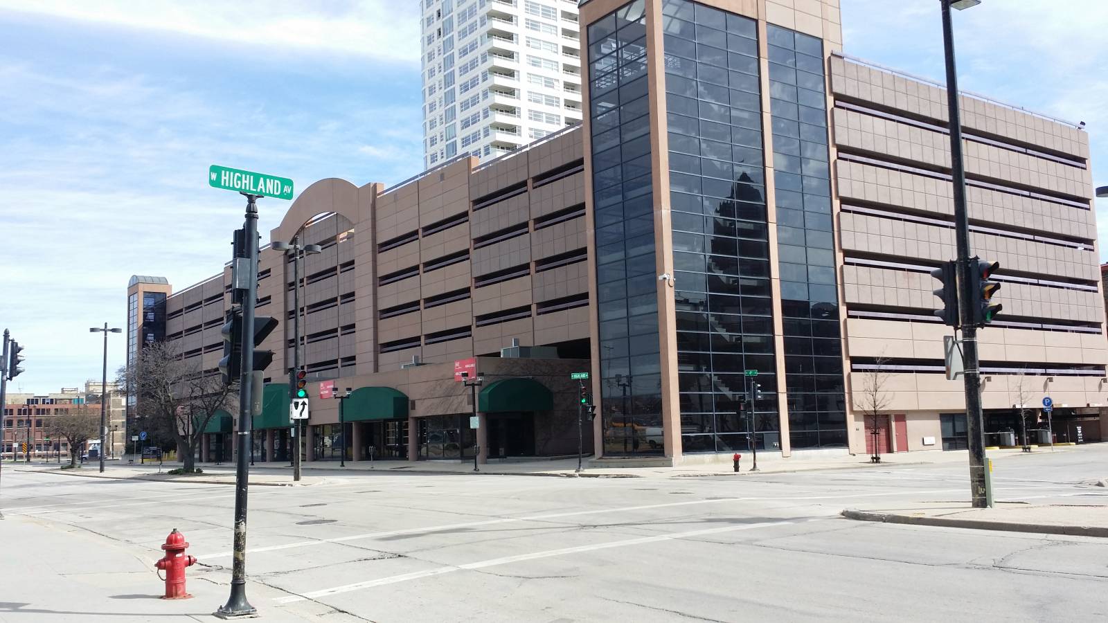 Parking Structure At North 4th Street West Highland Avenue To