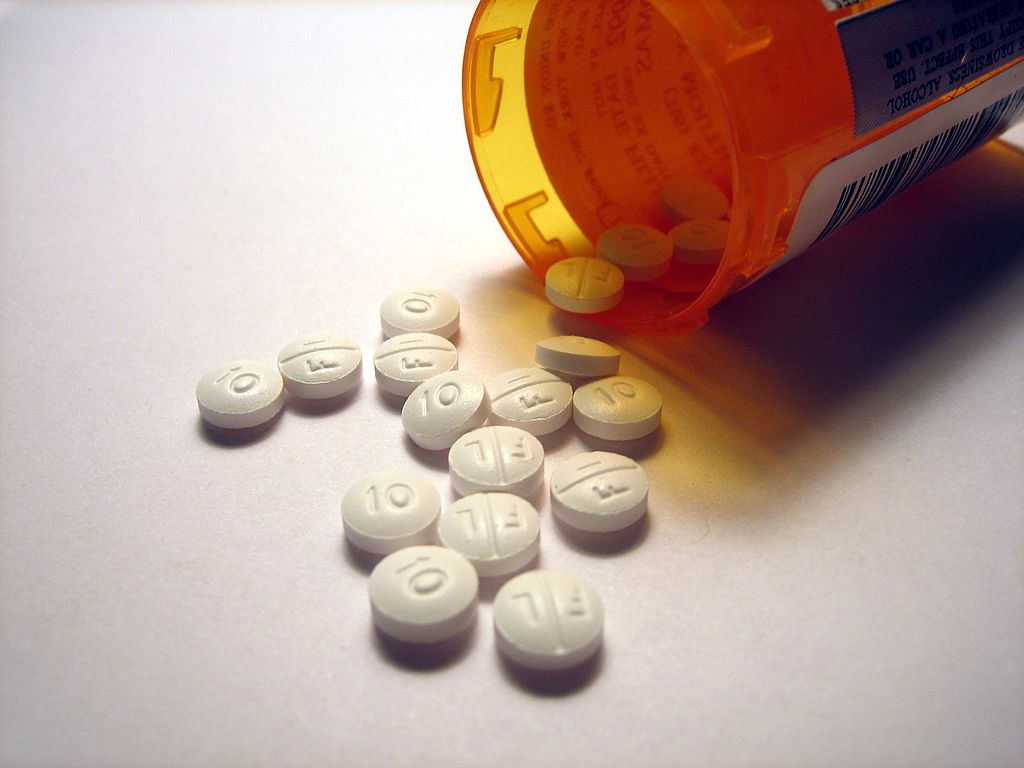 Pills by Tom Varco (Own work) [CC BY-SA 3.0 (http://creativecommons.org/licenses/by-sa/3.0)], via Wikimedia Commons.