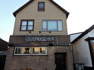 Bar Exam: Malone’s Bar Has a Bay View Style