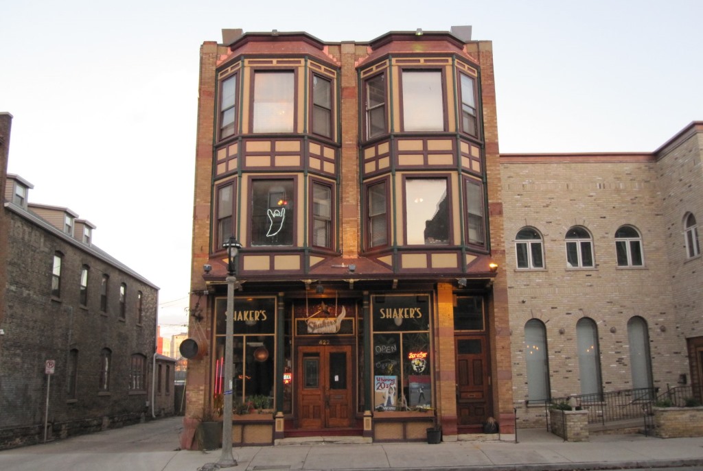 Shaker's Cigar Bar. Photo by Michael Horne.