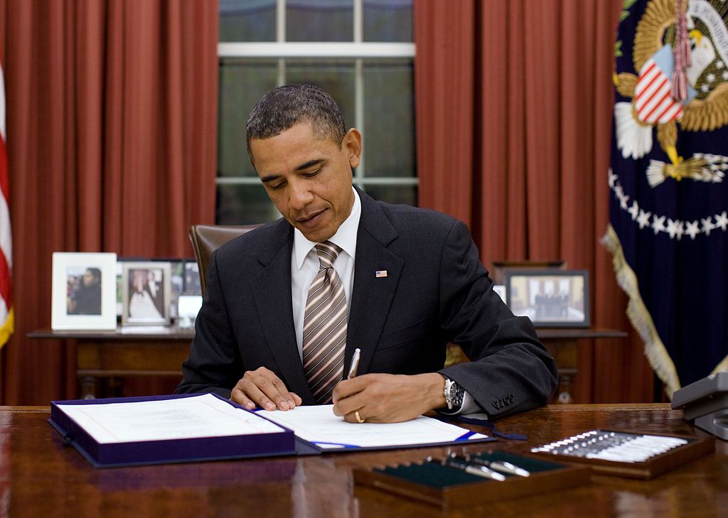 President Barack Obama signs H.R. 2751, the “FDA Food Safety Modernization Act,” in the Oval Office, Jan. 4, 2011. Official White House Photo by Pete Souza. Photo is in the Public Domain.