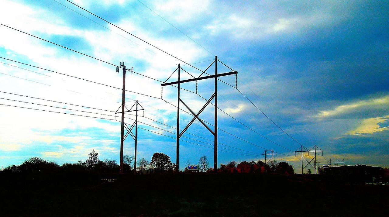 High Voltage Power Lines. Photo by Corey Coyle [CC BY 3.0 (http://creativecommons.org/licenses/by/3.0)], via Wikimedia Commons