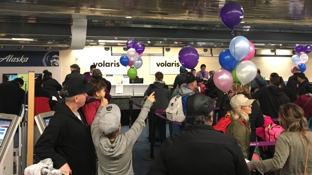 Waiting to check in to Volaris Flight 657. Photo by Frank Martinez.