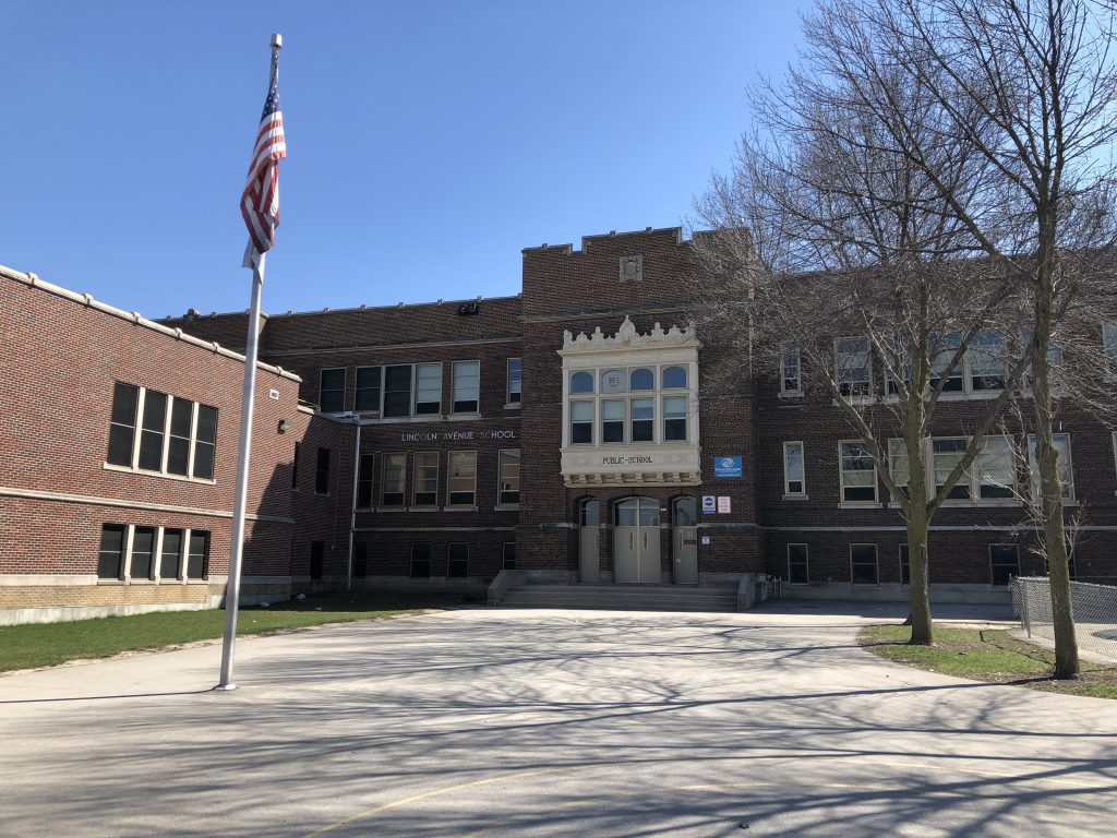 Lincoln Avenue Elementary School. Photo by Jeramey Jannene.