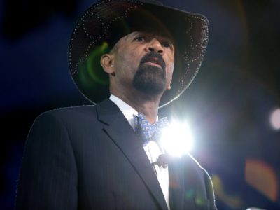 Pro-Trump Milwaukee sheriff David Clarke detained man for disapproving of  his Dallas Cowboys attire – New York Daily News