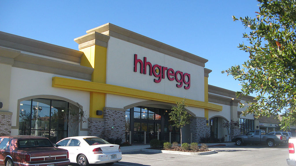 hhgregg store. Photo by William M at en.wikipedia [CC BY-SA 3.0 (https://creativecommons.org/licenses/by-sa/3.0) or GFDL (http://www.gnu.org/copyleft/fdl.html)], via Wikimedia Commons