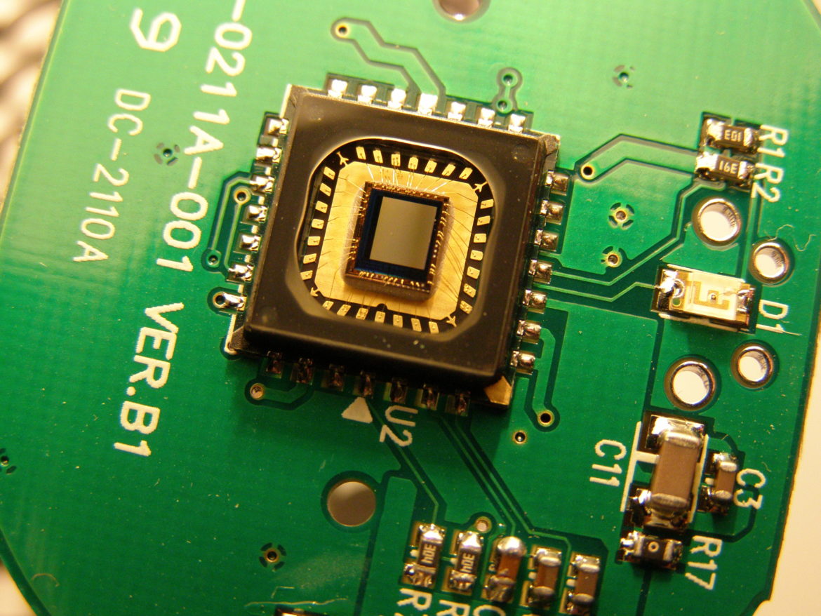 Sensor and its circuits. Photo by Jaime VD (Own work) [CC BY-SA 4.0 (https://creativecommons.org/licenses/by-sa/4.0)], via Wikimedia Commons