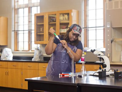 HHMI $1 million grant supports Mount Mary’s efforts to break down barriers for underrepresented women in STEM