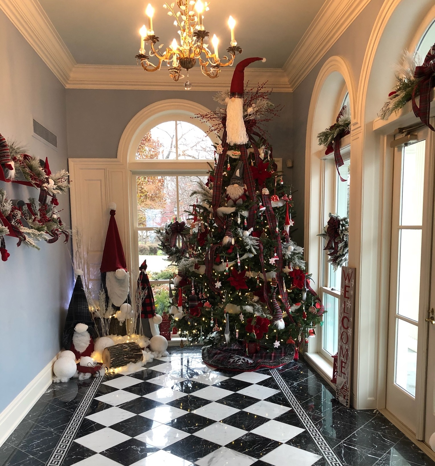 Florists from Across Wisconsin Decorate the Wisconsin Executive Residence for the 2018 Holiday Season