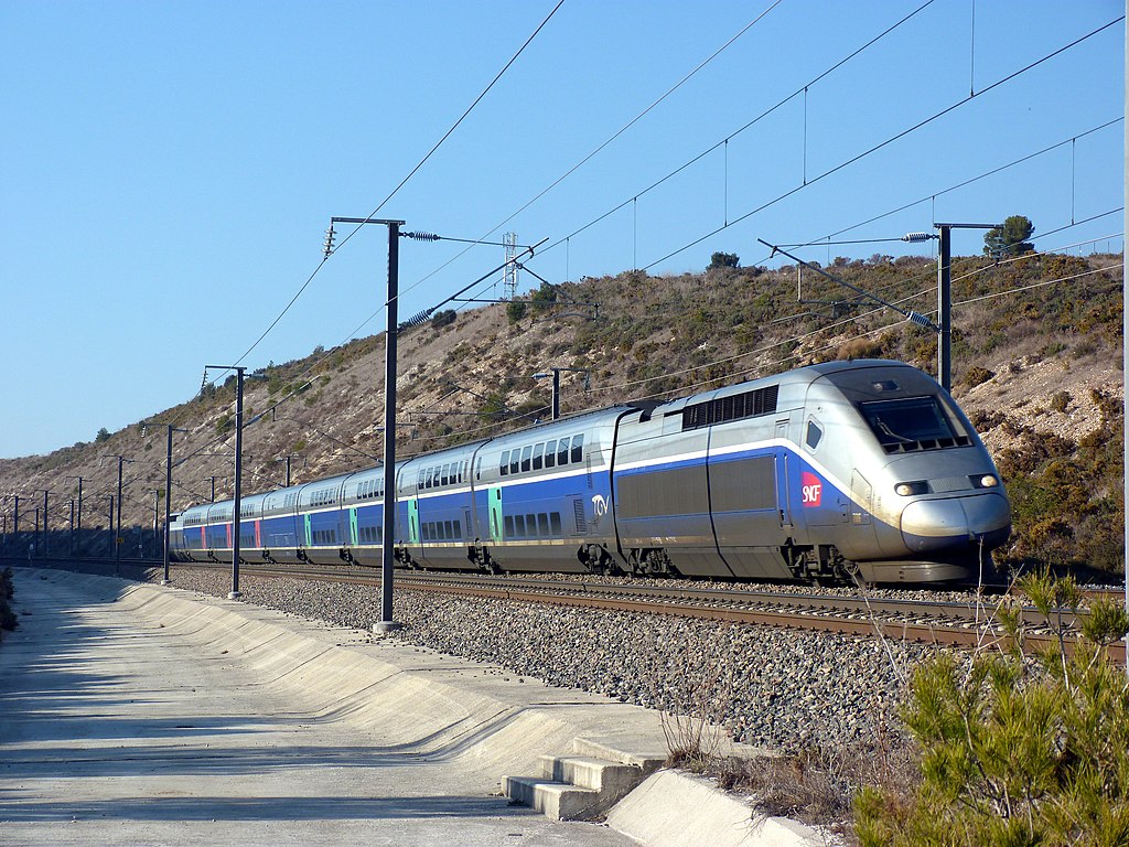 TGV Duplex Dasye 706. Photo by Alaric Favier [CC BY-SA 3.0 (https://creativecommons.org/licenses/by-sa/3.0)], from Wikimedia Commons.