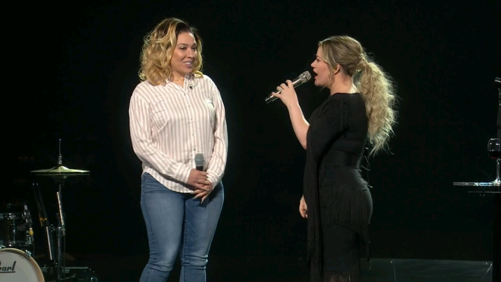Kelly Clarkson Invites MCTS Driver on Stage During Green Bay Concert. Photo courtesy of MCTS.