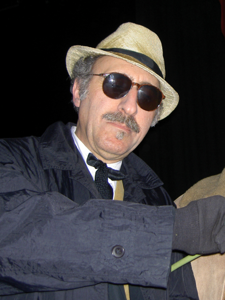 Leon Redbone. Photo by Ruritanian [CC BY-SA 3.0 (https://creativecommons.org/licenses/by-sa/3.0)]