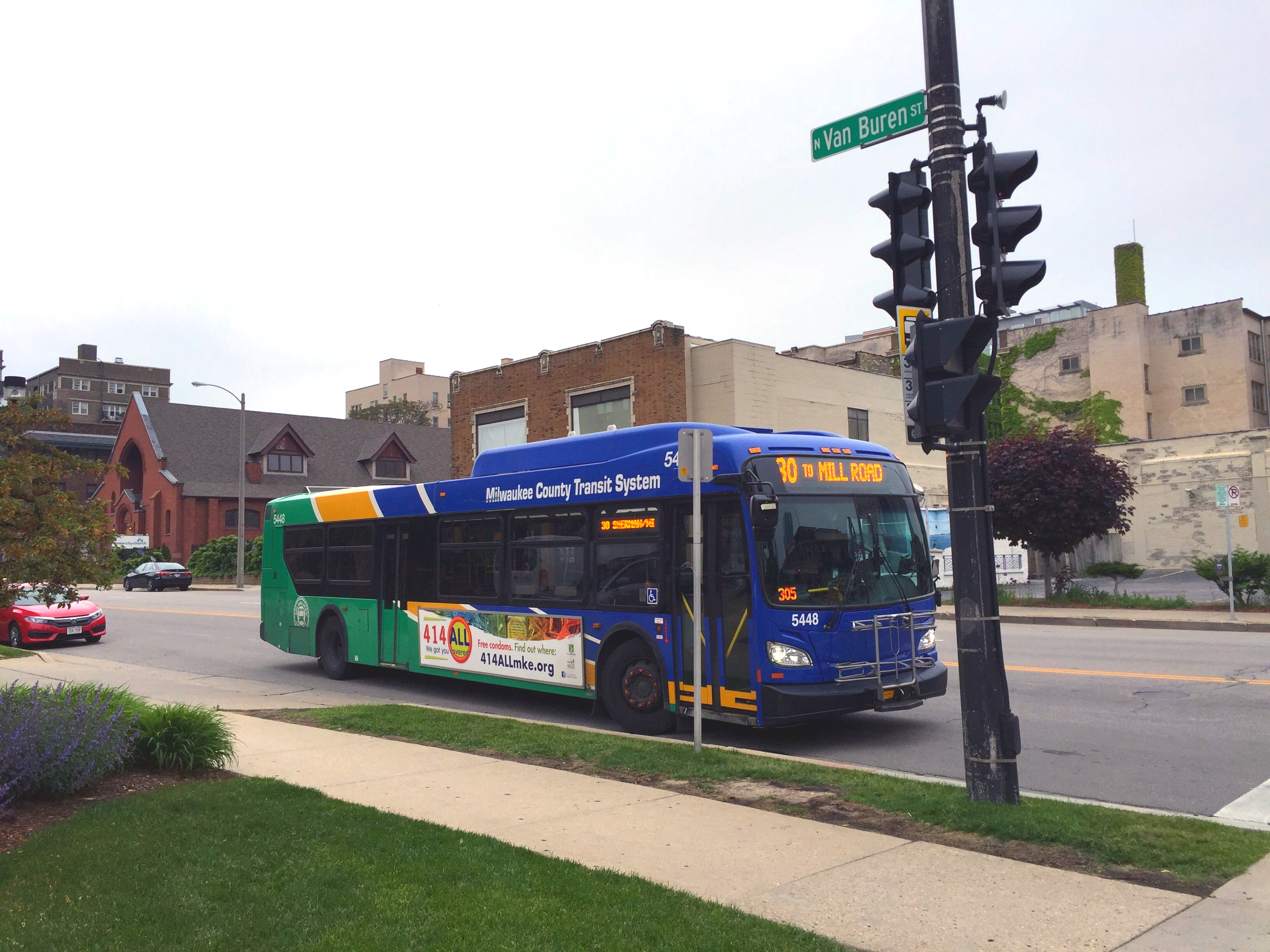 milwaukee county bus transit