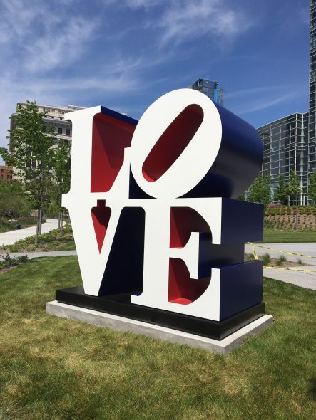 LOVE (1966–99). Photo courtesy of the Milwaukee Art Museum.