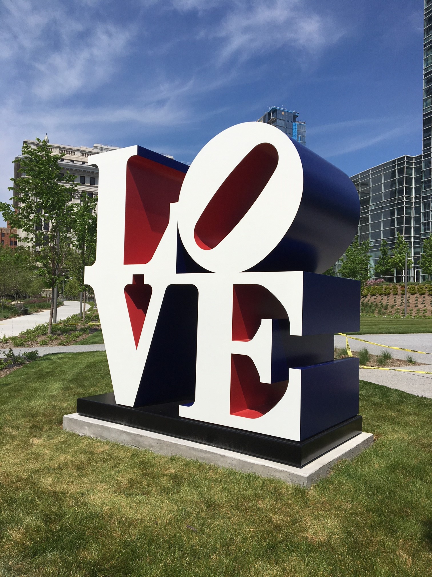 Milwaukee Art Museum Unveils Robert Indianas The American LOVE Sculpture At Special Event