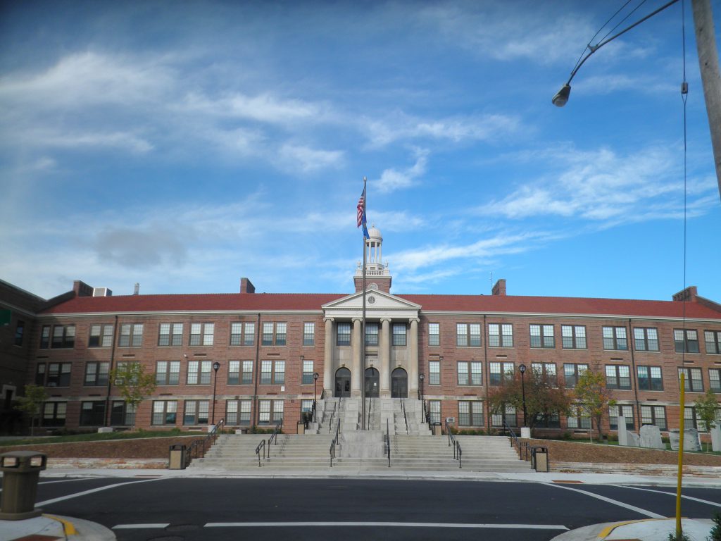 Madison West High School. Photo taken in 2010 by Corey Coyle [CC BY 3.0 (https://creativecommons.org/licenses/by/3.0)].