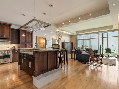 MKE Listing: Lease a Luxury Lakefront Condo