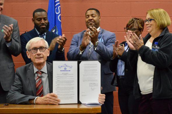 Gov. Tony Evers signs an executive order for a Complete Count Committee for the 2020 census. Photo by Ana Martinez-Ortiz/NNS.