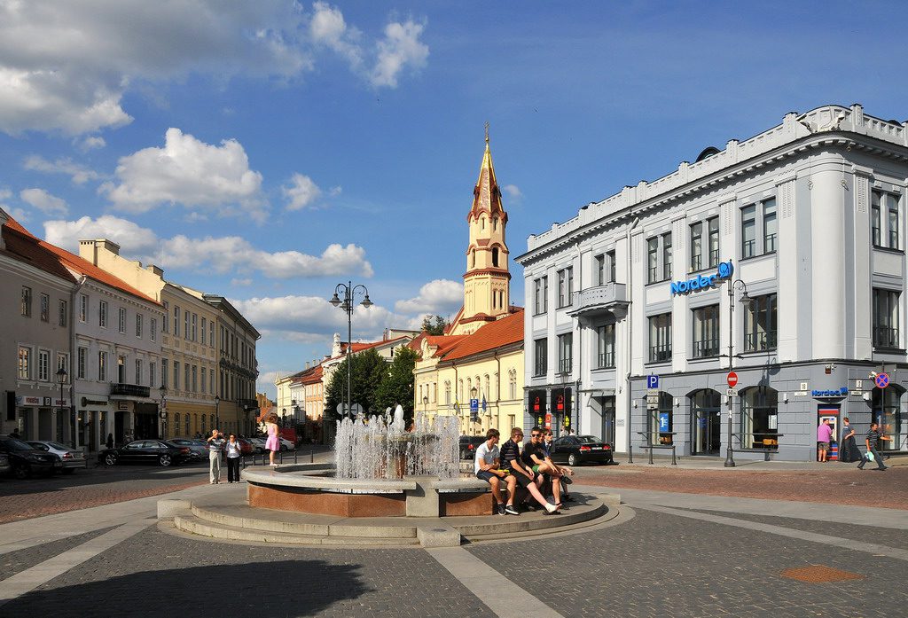 Town Hall Square' Vilnius. Photo by FaceMePLS. (CC BY 2.0) https://creativecommons.org/licenses/by/2.0/