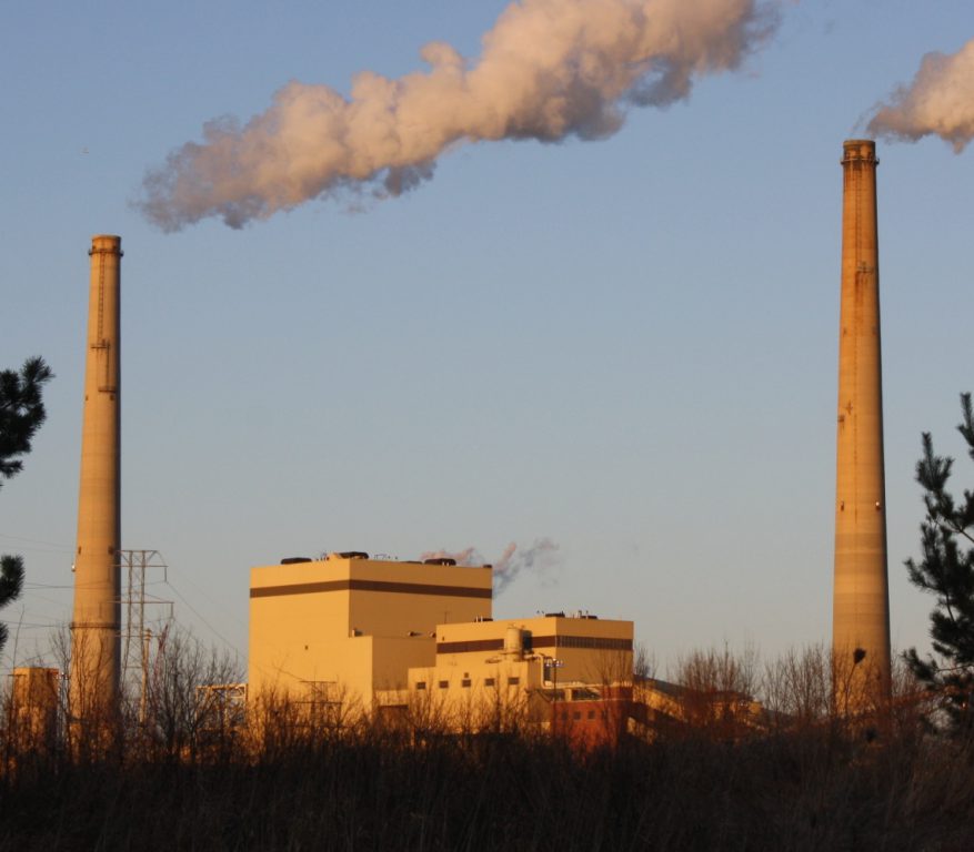 Madison-based Alliant Energy announced Friday that it's shuttering its 380 megawatt Edgewater coal plant in Sheboygan by the end of 2022. Photo by Royalbroil / CC BY-SA (https://creativecommons.org/licenses/by-sa/3.0).