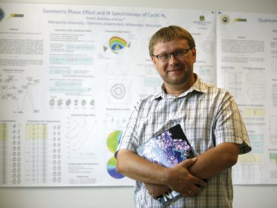 Chemistry professor receives Way Klingler Fellowship Award in science