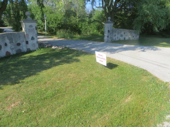 "Save River Hills" sign. Photo by Michael Horne.