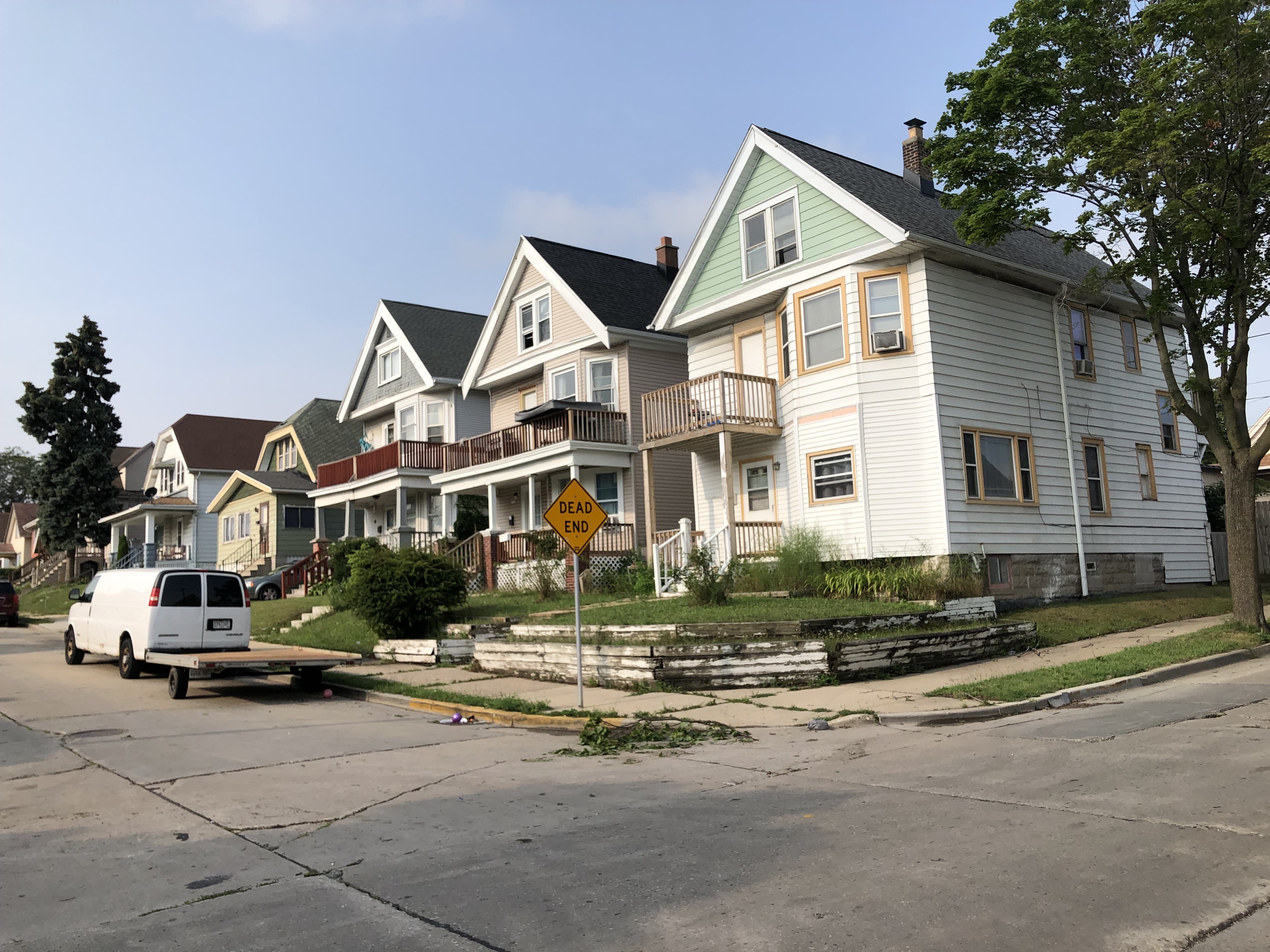 Houses along S. 15th Pl. in the Polonia neighborhood. Photo by Jeramey Jannene.