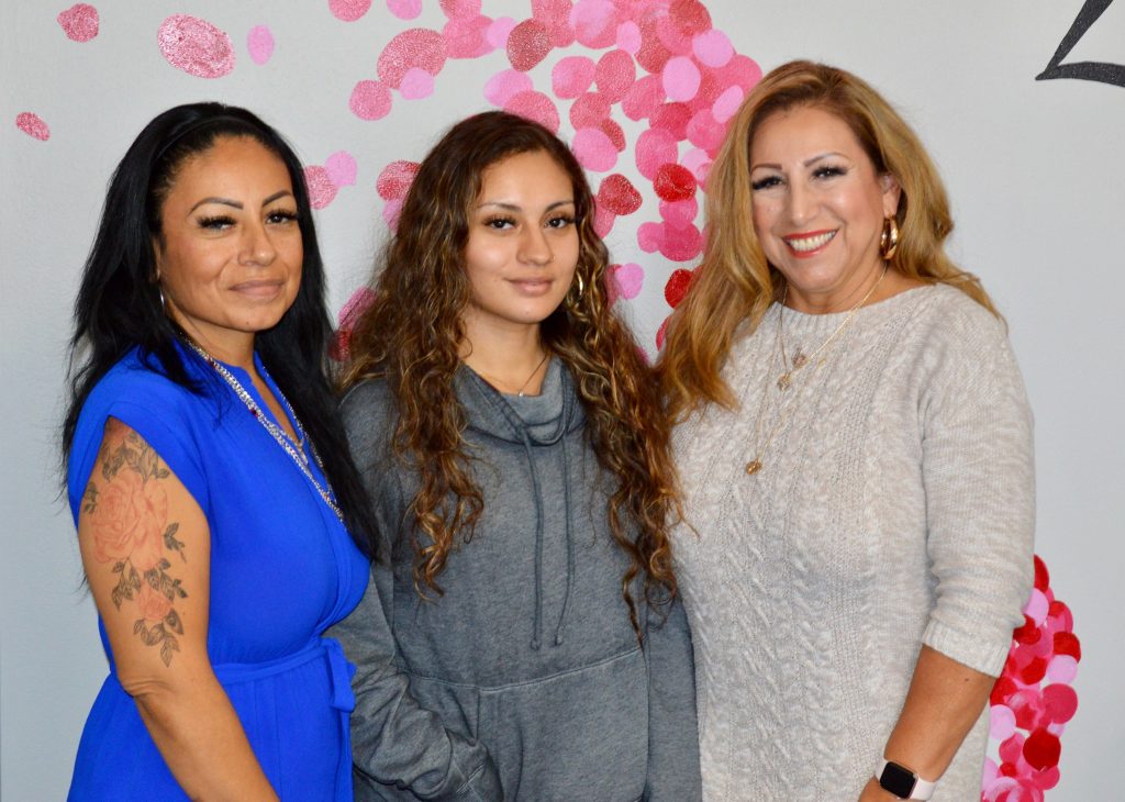 It’s a family affair at Lola’s New Beginnings with Stephanie Soto (from left), her daughter Ariel Cruz and her mom, Olivia Buenrostro-Soto. Photo by Ana Martinez-Ortiz/NNS.
