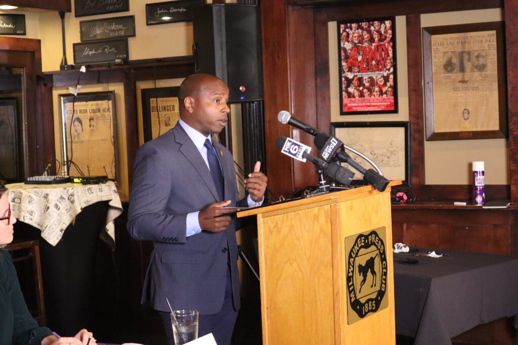Ald. Cavalier Johnson speak during the Newsmaker luncheon. Photo by Isiah Holmes/Wisconsin Examiner.