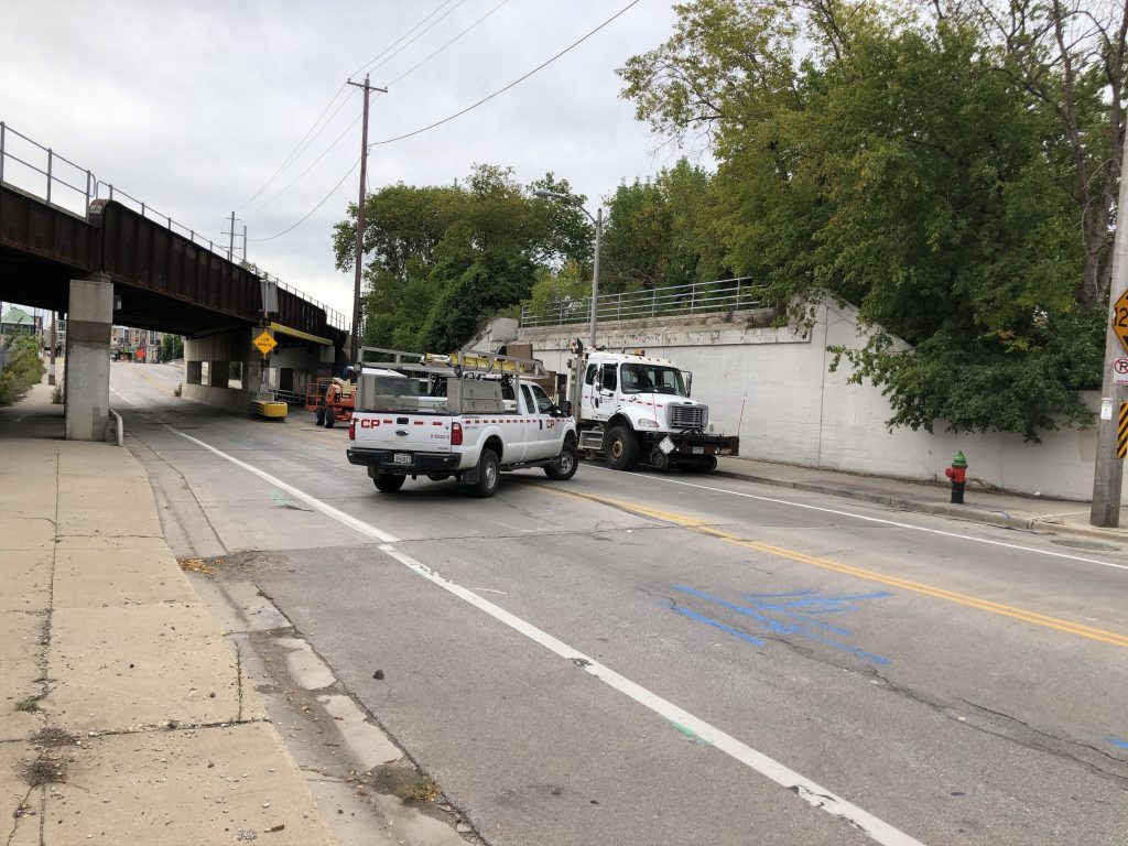 A crew from Canadian Pacific makes repairs to the mainline bridge over S. Kinnickinnic Ave. in Sept. 2021. Photo by Jeramey Jannene.