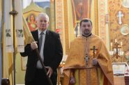 Before services began, churchgoers gathered to pray for Ukraine and sang a rendition of the Ukrainian national anthem. From left, Prokopiy Chorney and Fr. Mykola Limar. Photo by Sue Vliet/NNS.