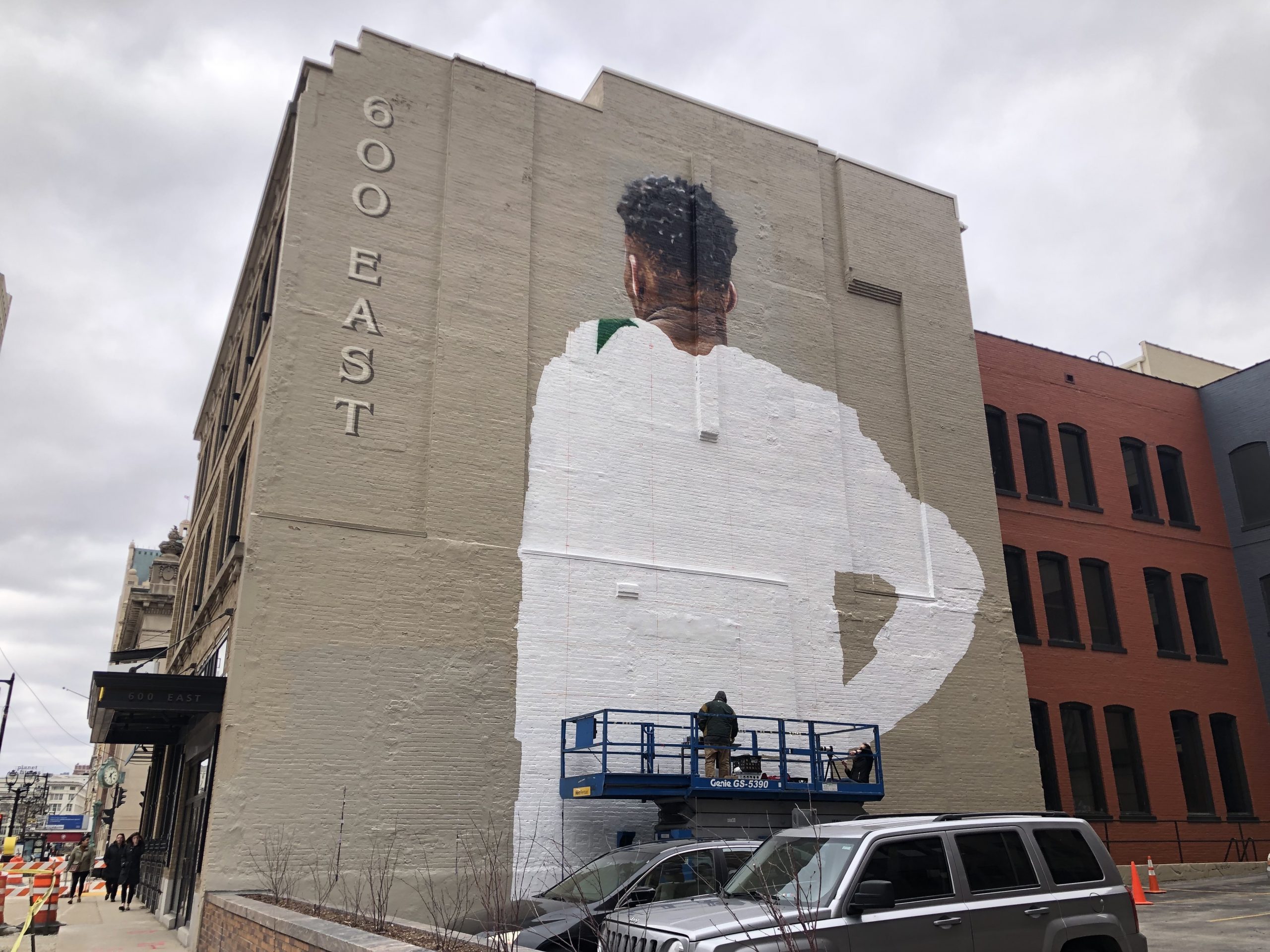 Yelich's parents visit mural of their son before game