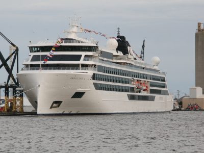 Biggest Cruise Ship On Great Lakes Makes First Milwaukee Visit
