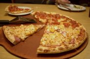 Pizza Hut Pepperoni and Hawaiian pizza. Photo by flickr user Krista. (CC BY 2.0) https://creativecommons.org/licenses/by/2.0/