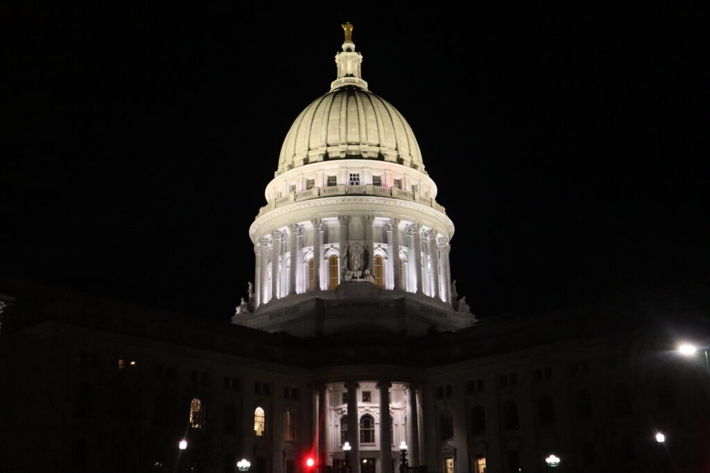 The Wisconsin Capitol at night. (Photo by Isiah Holmes)