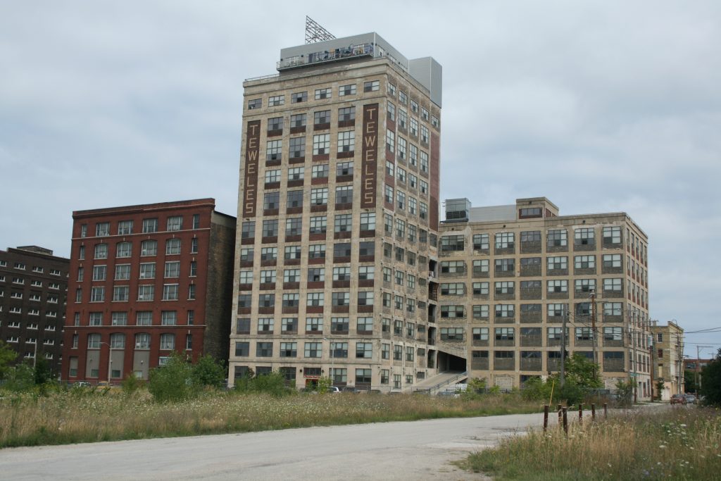 Teweles Seed Tower in 2009, before Reed Street Yards was developed. Photo by Jeramey Jannene.