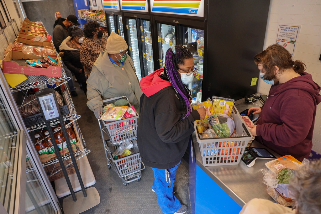 Why fixing food deserts will take more than a new grocery store