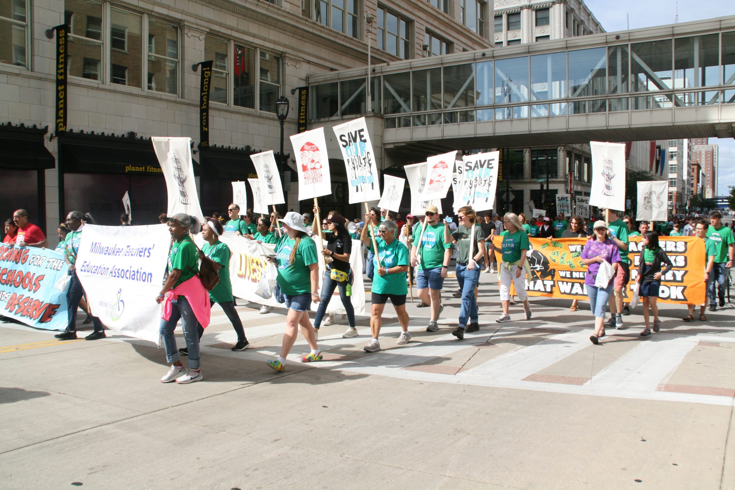 Milwaukee Teachers' Education Assocation at 2022 Milwaukee Labor Day Parade. Photo by Jeramey Jannene.