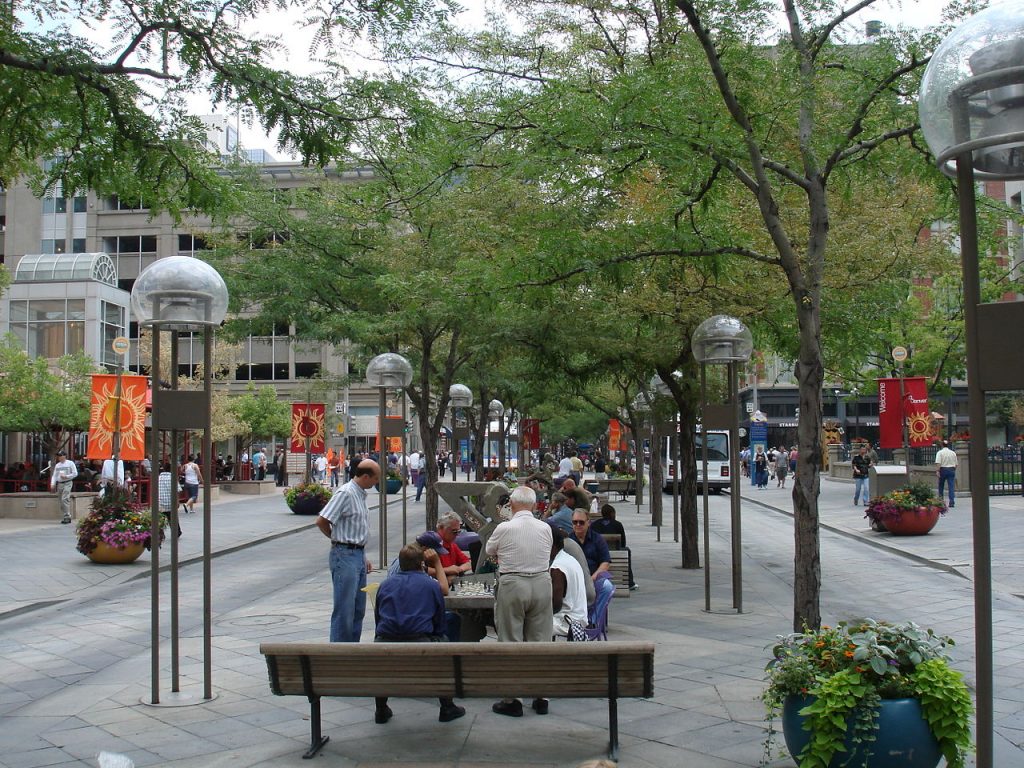 16th Street Mall in Denver, CO. Photo by User: Stilfehler at wikivoyage shared, CC BY-SA 1.0 , via Wikimedia Commons