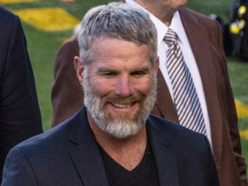 Brett Favre surprises nation with glorious beard 