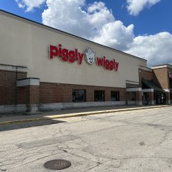 Piggy Wiggly store at 701-709 E. Capitol Dr. Photo by Jeramey Jannene.