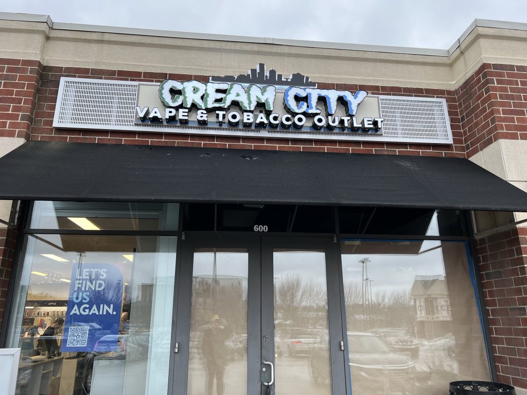 Cream City Vape & Tobacco Outlet. Photo by Jeramey Jannene.