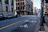 Bike-Bus only lane in downtown Pittsburgh. (CC BY-SA 2.0) https://creativecommons.org/licenses/by-sa/2.0/