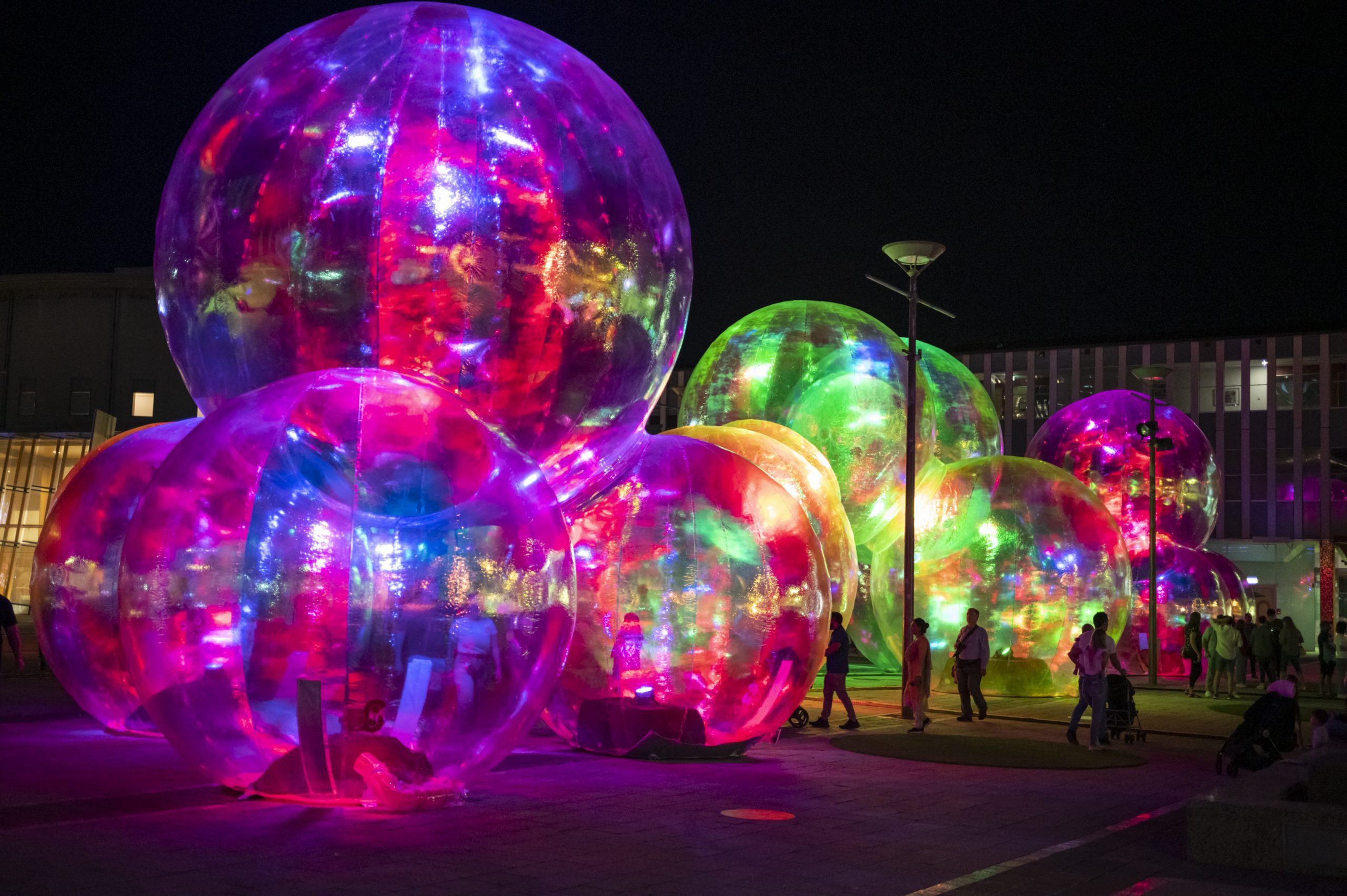 Big bubbles in downtown Milwaukee: How, when and where to see them